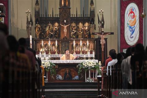 Ibadah Misa Kenaikan Isa Almasih Di Gereja Katedral Jakarta Antara News