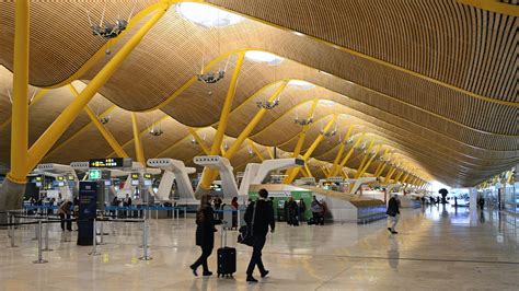 Los aeropuertos de Aena en España cierran 2023 con más de 283 millones