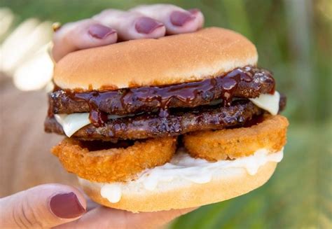 Carls Jr Welcomes Back A1 Steakhouse Angus Thickburger Alongside New A1 Steakhouse Double Deal