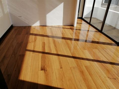 Pisos de parquet instalación pulido y lacado QUITO