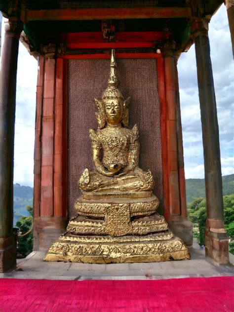 Statua Di Buddha In Stile Rattanakosin Bronzo Dorato Catawiki