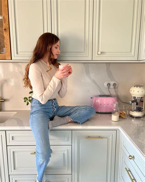 Julia C On Instagram “hej Hej Dla Kogo Poranna Kawka☕️ Ps W Różym świetle Ta Kuchnia Ma