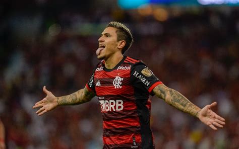 Em vitória do Flamengo na Libertadores Pedro entra marca golaço