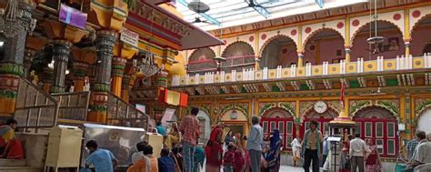 Dwarkadhish Temple Where Divinity Meets Devotion