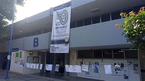 Alumnas Protestan Contra El Acoso En La Facultad De Psicología De La