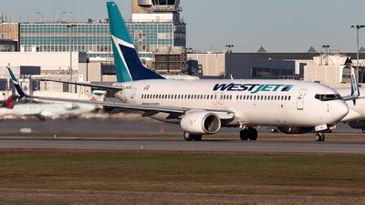 C FKWJ Boeing 737 8CT WestJet Airlines Roberto Balboa JetPhotos