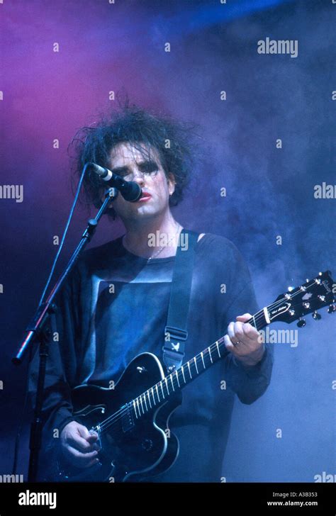 Robert Smith The Cure Hi Res Stock Photography And Images Alamy