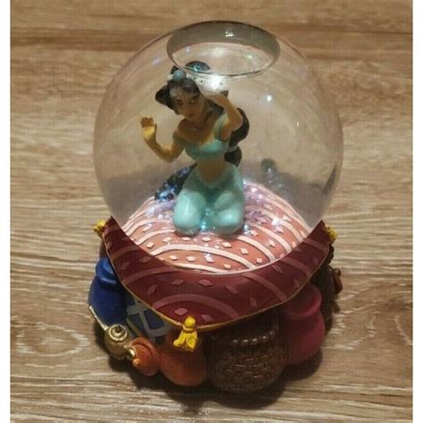 Disney Musical Snow Globe Aladdin Jasmine A Whole New World