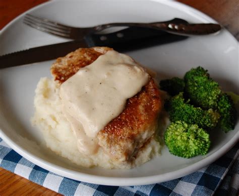 Pan Fried Pork Chops With Country Gravy Cooking Mamas