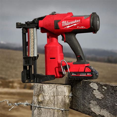 Milwaukee M18 FUEL FFUS 302C 18v Brushless Fencing Utility Stapler Inc