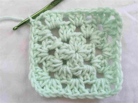 How to Crochet a Classic Granny Square