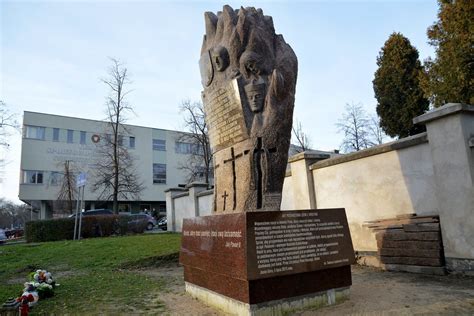 Lublin Pomnik Ofiar Ludobójstwa już gotowy ZDJĘCIA Kurier Lubelski