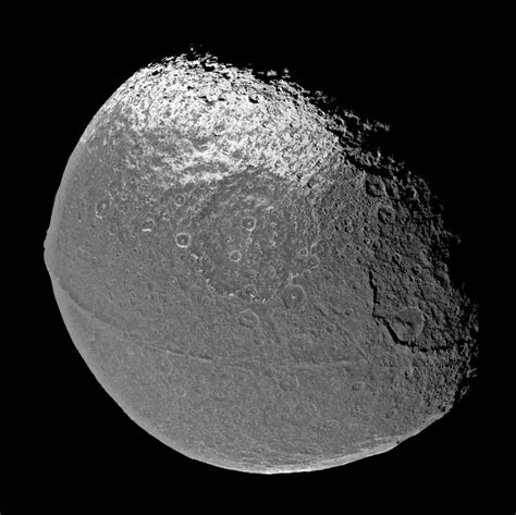 Iapetus | Astronomy, Geology & History | Britannica