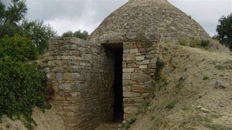 Tombs At Ancient Greek Site Were Gold Lined Chambers The New York Times