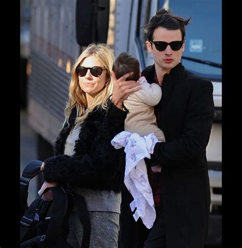 Photo Sienna Miller Et Son Fianc Tom Sturridge Emm Nent Leur B B