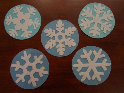 Loons and Quines @ Librarytime: Flannel Friday: Five Little Snowflakes ...