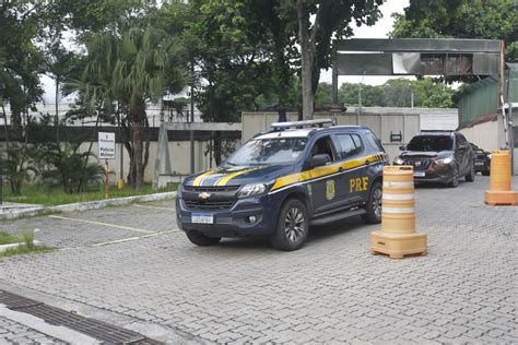 Confronto Termina Nove Milicianos Presos E Seis Feridos Na Avenida