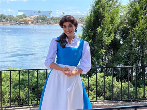 PHOTOS VIDEO Aurora And Belle Appearing In Distanced Meet And Greets