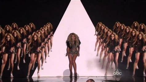 Beyoncé performs 'Run the World ' at the 2011 Billboard Music Awards ...