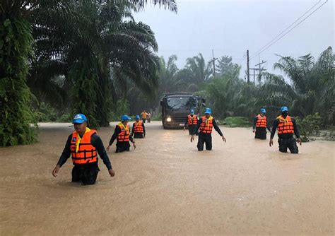 Inundaciones Repentinas En El Sur De Tailandia Provocan Nueve Muertos