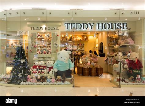 Teddy bear shop hi-res stock photography and images - Alamy