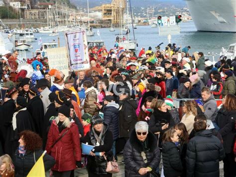 A Savona Inizia Il Carnevale Sbarcato Re Cicciolin In Piazza Sisto