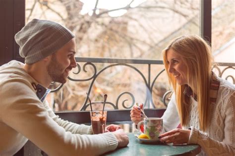 10 Tricks For Dealing With An Awkward Silence - The Frisky