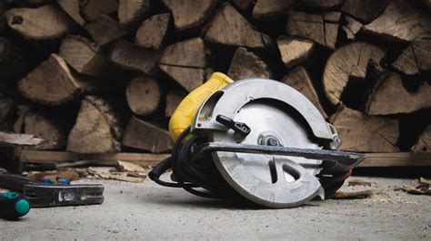 How To Cut A Straight Line With A Circular Saw