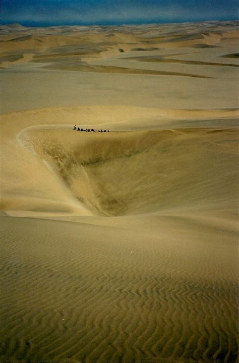 Travel: Sandboarding in Namibia - Laura Zera