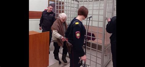 Пенсионерка, обвиняемая в убийстве жены своего внука, взята под стражу
