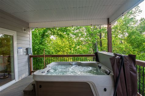 Whispering Waves: A Lovely Lakefront Rental in Branson