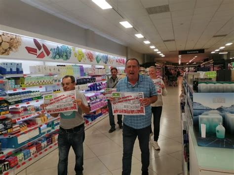 La Federación CGT Campo de Gibraltar se concentra en un Mercadona de