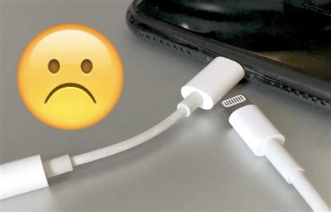 How To Charge Iphone While Listening To Music Simultaneously Via Aux Headphone Jack