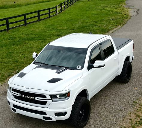 Dodge Ram 1500 2022 Lifted