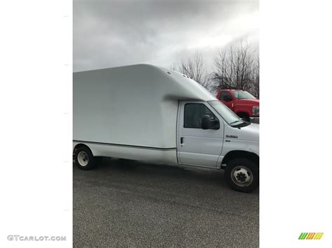 2018 Oxford White Ford E Series Cutaway E350 Commercial Moving Truck 143472350 Photo 3