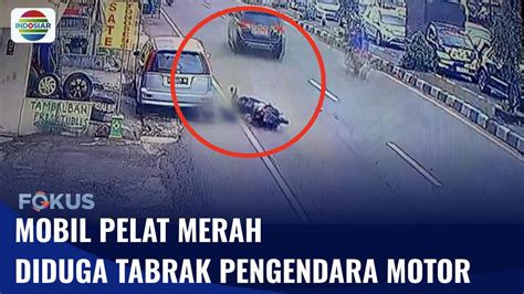 Mobil Pelat Merah Kabur Usai Tabrak Motor Aksi Terekam Cctv Fokus