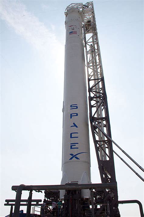 Falcon 9dragon Preparing To Berth With The International Space