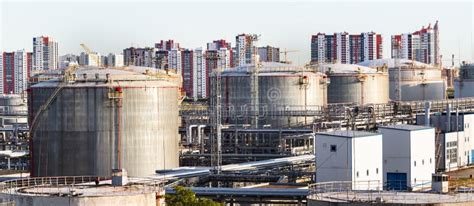 Dep Sitos De Gasolina En La Granja Del Tanque Los Tanques De Aceite