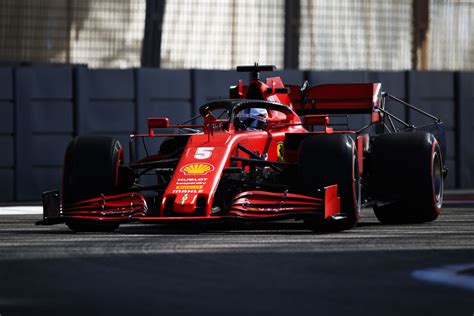 Il Casco Speciale Di Vettel Per Il Gp Di Abu Dhabi Omaggio Alla Ferrari