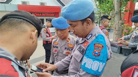 Propam Pelototi Satu Persatu Ponsel Personel Polres Ponorogo Antisipasi