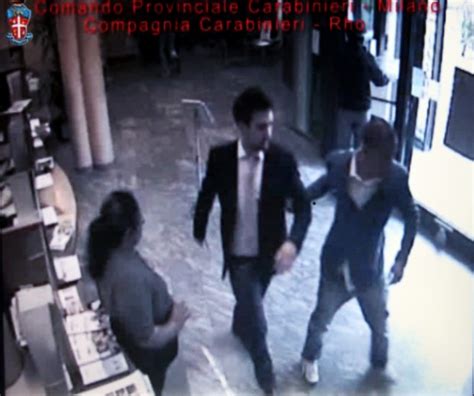 Rho Blitz Dei Carabinieri In Banca Arrestati I Rapinatori Col