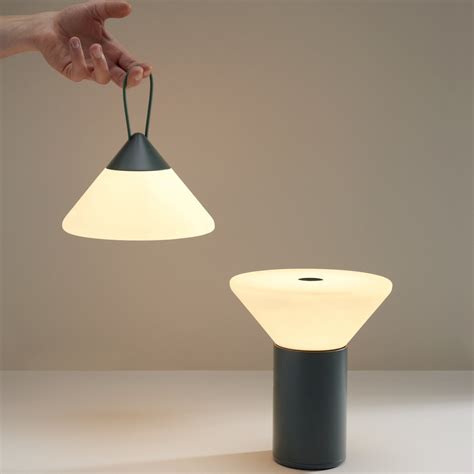 Mikono Modular Table Light Has An Innovative Design To Lets You Carry