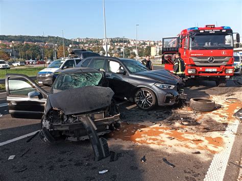 FOTO VIDEO Huda prometna nesreča na koprski hitri cesti 60 letnica