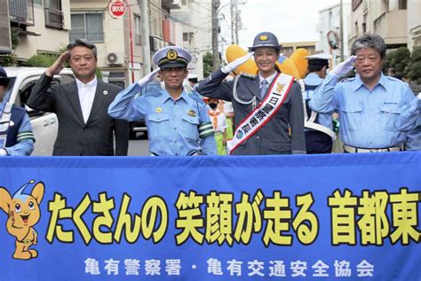 黒谷友香さん一日署長 交通事故防止訴え、亀有署 産経ニュース