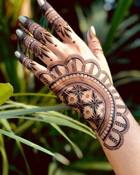 Minimalistic Mandala Mehendi Designs For Intimate Weddings