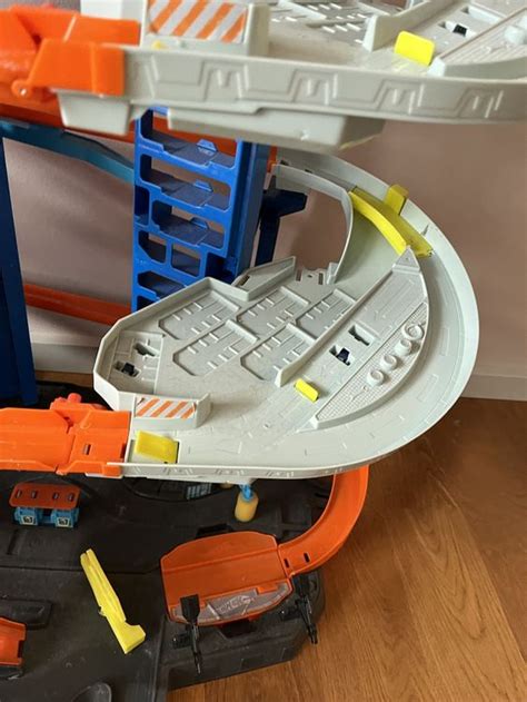 Hot Wheels Parkgarage Mit T Rex Kaufen Auf Ricardo