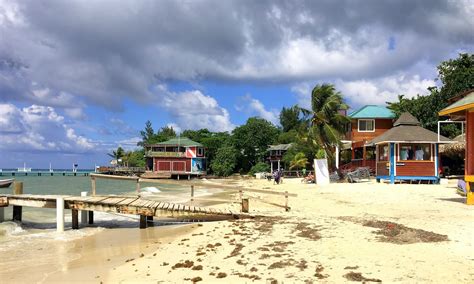 Southern Blue Traveler: HENRY MORGAN BEACH RESORT ~ ROATAN, HONDURAS