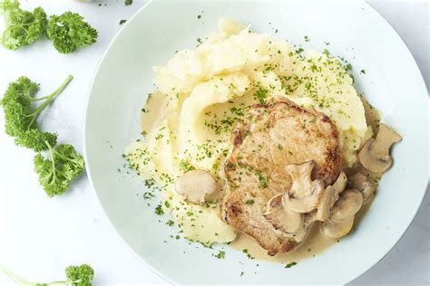 Varkenslapjes Met Champignonroomsaus En Knolselderpuree Recepten Gram