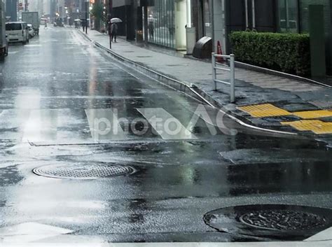 雨に濡れた道路 No 24140568｜写真素材なら「写真ac」無料（フリー）ダウンロードok