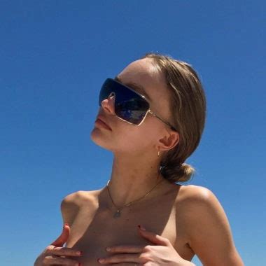 Toutes Les Photos De Lily Rose Depp Nue Et Seins Nus Whassup